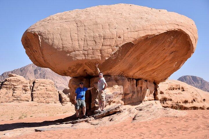 Tour privato di 2 giorni di Petra, Wadi Rum e Mar Morto da Amman