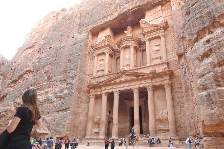 Tour privato di 2 giorni di Petra, Wadi Rum e Mar Morto da Amman