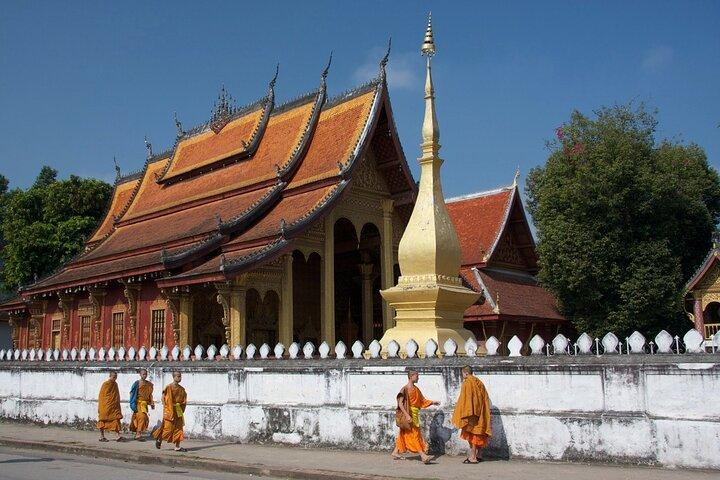 Full-Day Luang Prabang Highlights Tour inklusive Kuangsi Vandfald