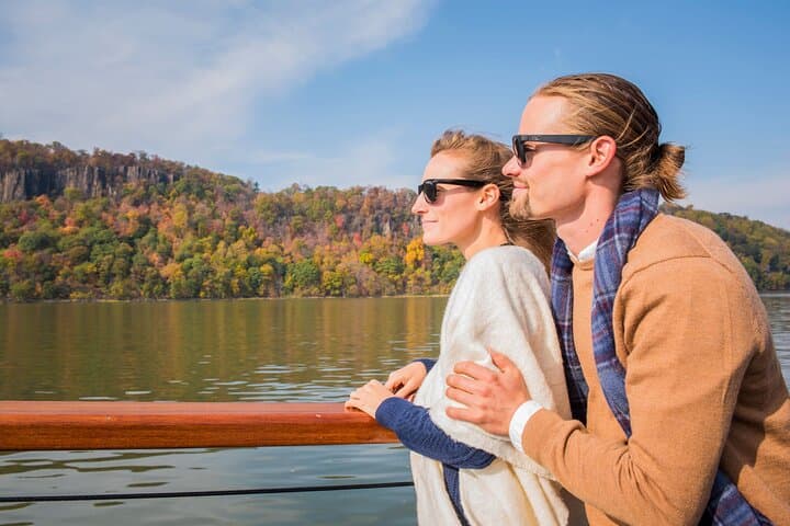 Grand Palisades Fall Foliage Cruise in New York