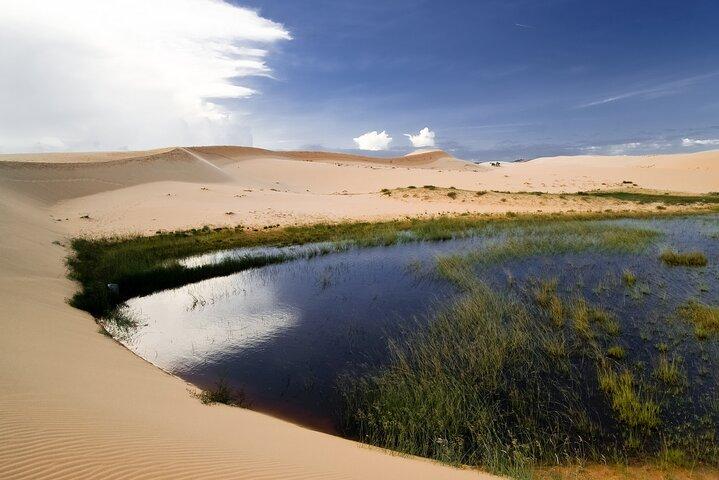 ホテルピックアップ付き半日Mui Ne Sand Dunesジープツアー