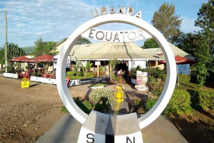 Private Guided Equator Tour Experience Oeganda