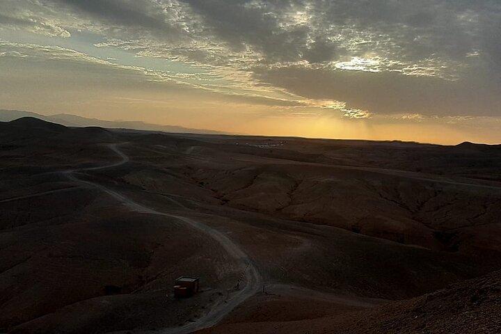 Agafay Sunset Trip: Quad + Camel + Dinner in Agafay
