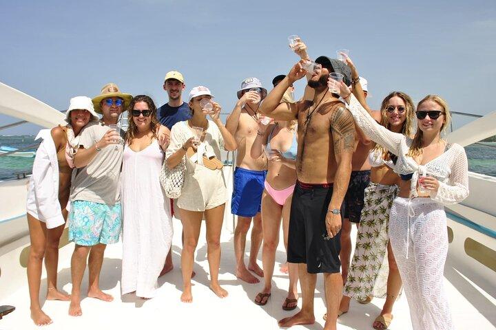 Punta Cana Party Boat Snorkeling con DJ musicale e Open Bar