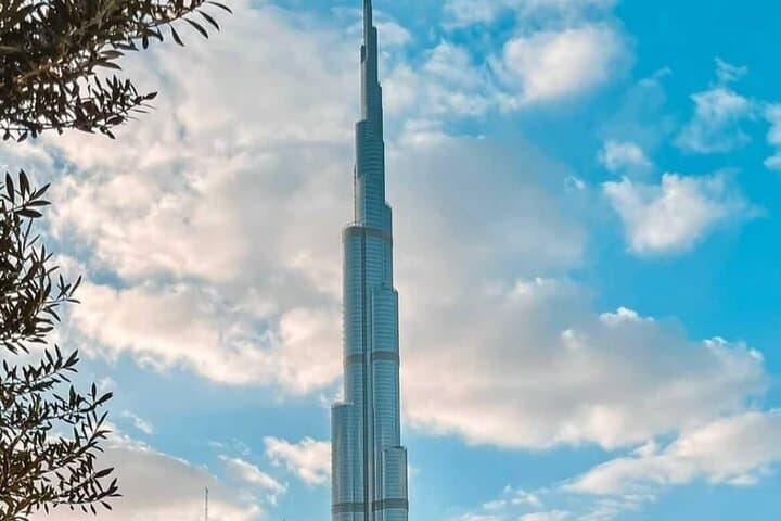 Burj Khalifa Ticket with The Cafe Treat