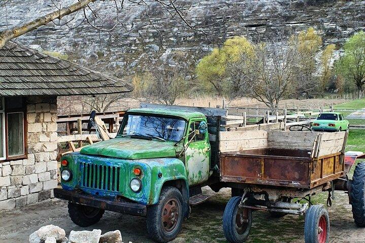 Old Orhei: monasterio de cuevas y museo al aire libre