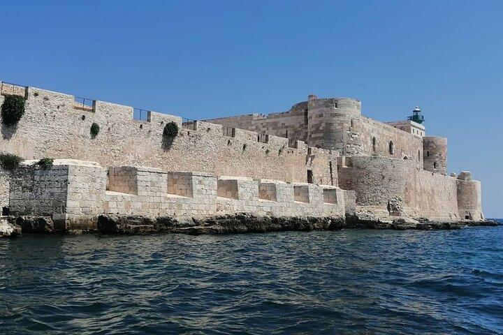 Boottocht naar de zeegrotten in Syracuse met snorkelen