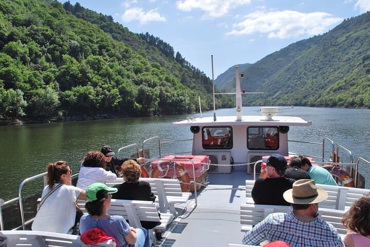 Ribeira Sacra by boat (optional) visit to Ourense from Santiago
