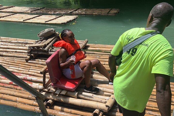 オーチョ リオスからのマーサ ブレイ バンブー リバー ラフティング ツアー