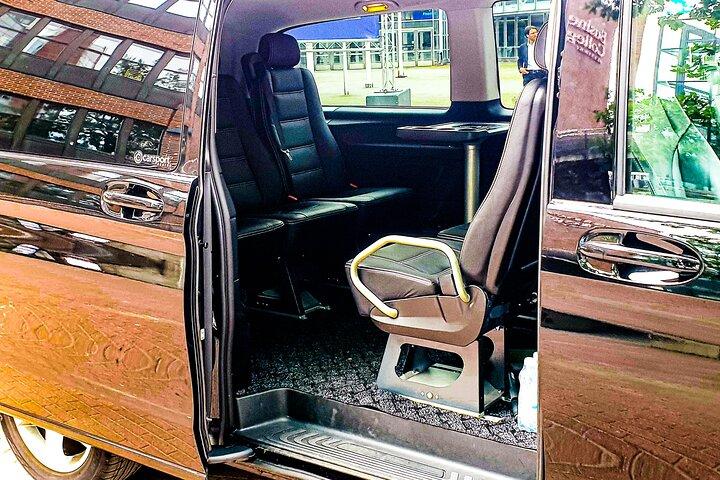 Privater VIP Transfer vom oder zum Flughafen Helsinki