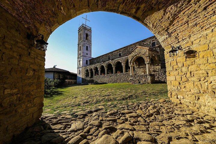 Private Tagestour von Tirana : Durres, Ardenica & Weinprobe