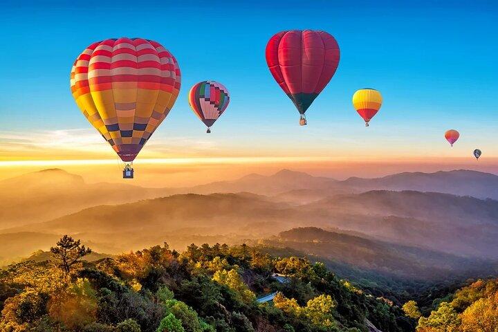 Sunrise hot air balloon eventyr i Chiang Mai
