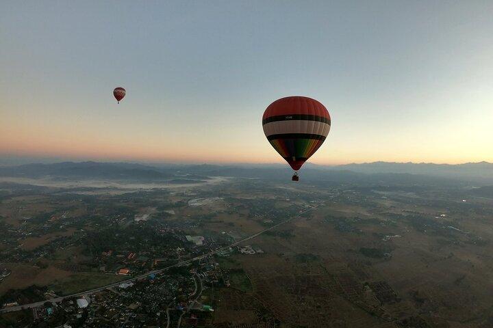 Sunrise hot air balloon eventyr i Chiang Mai