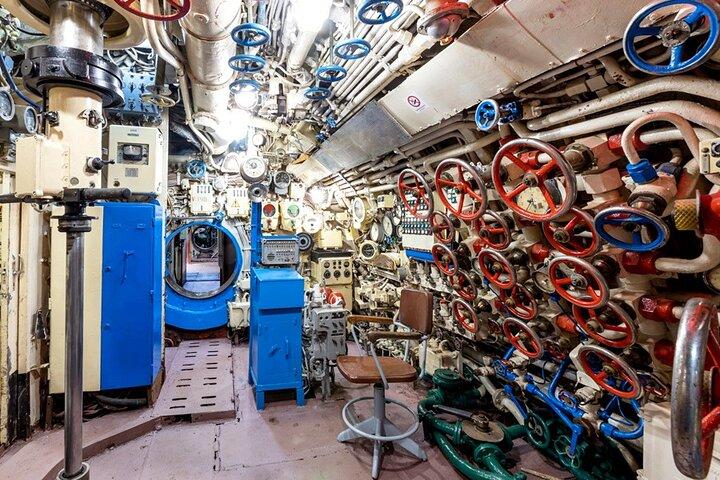 Tour Privado no Museu do Vidro e Museu Submarino da Glória perto de Varna