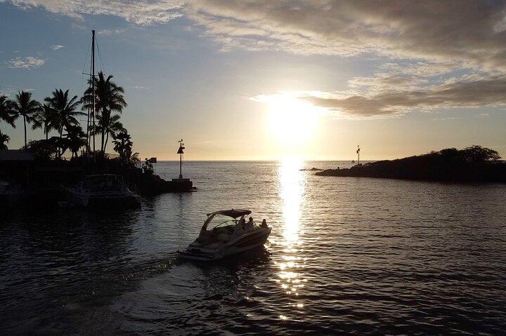 Crociera al tramonto e charter di snorkeling notturno a Manta