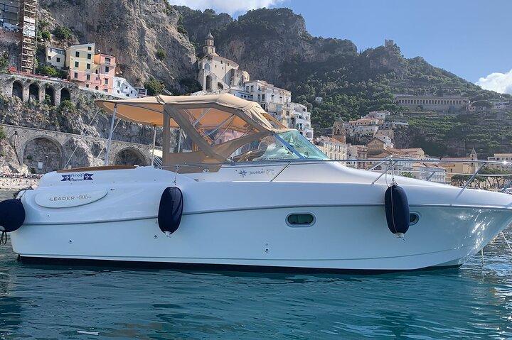 Private Boat Tour of Amalfi Coast and Capri door Jeanneau Leader