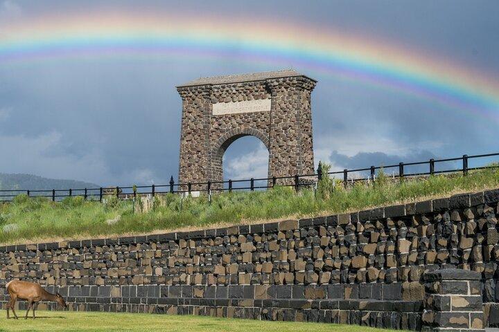 Tour privado de 2 días a Yellowstone: circuito superior e inferior