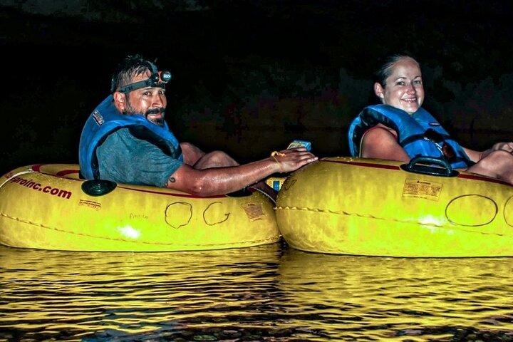 Tour privato: Cave Tubing e Zipline Adventure da Belize City