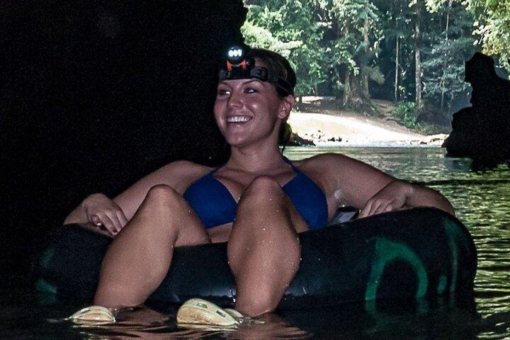 Tour privato: Cave Tubing e Zipline Adventure da Belize City