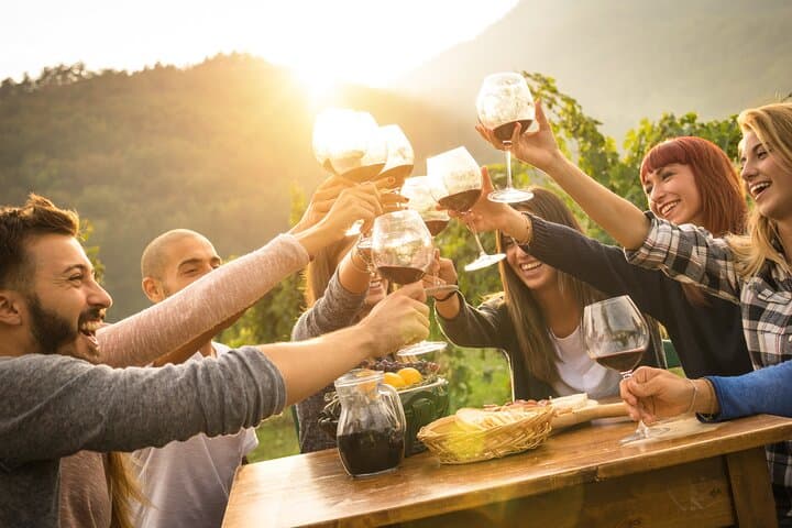 Wine and Food Tasting Tour in Hamburg Old Town