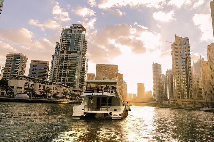 Fantastisk Dubai Marina Luxury Yacht & Breakfast