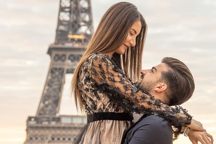 Private Guided Professional Photoshoot by the Eiffel Tower