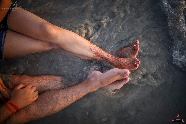 Privat strand fotoshoot i det nordlige Goa af professionel fotograf