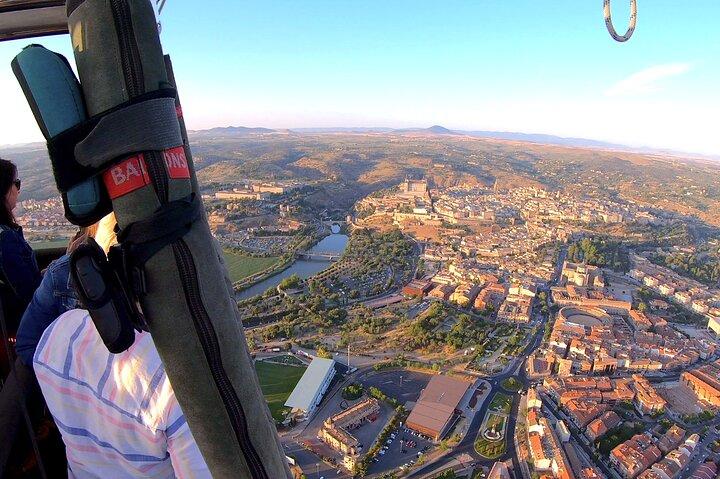 Mongolfiera su Toledo con trasferimenti opzionali da Madrid