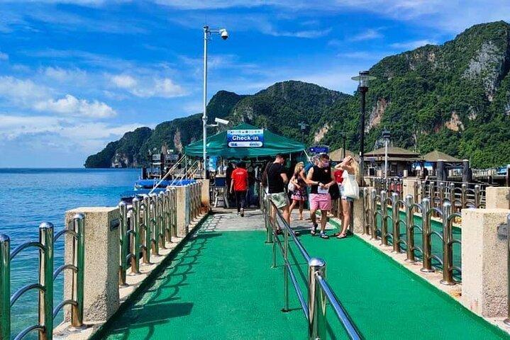 Da Krabi a Koh Phi Phi in traghetto include il trasferimento di prelievo