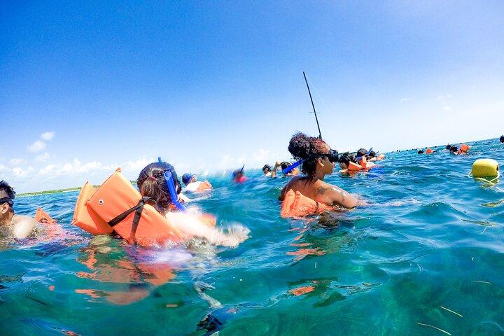 Isla Mujeresへの旅 - プラヤデルカルメンからのカタマラン無制限の冒険