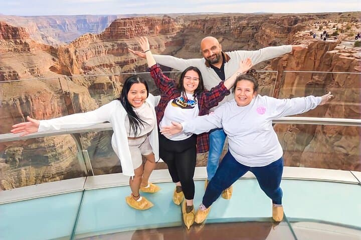 Small Group Grand Canyon, Hoover Dam, 7 Magic Mountains VIP Tour