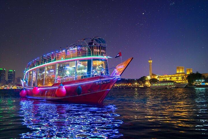 Dubai Dhow Cruise em Al Seef
