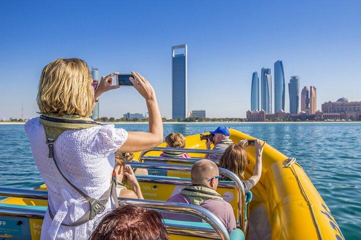 Tour privado exclusivo por la ciudad de Abu Dhabi con paseo en barco amarillo