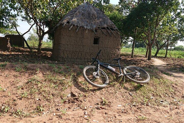 Visite guidée à vélo de 7 heures aux cascades de Sezibwa