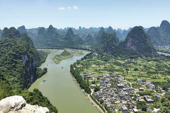 Tour privato di un giorno di rafting sul fiume Li e facile escursione al villaggio di pescatori di Xingping
