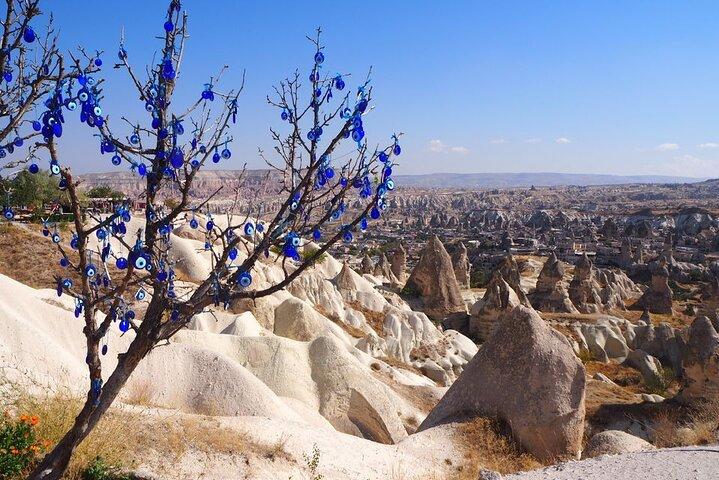 Pacchetto offerta: tour rosso di un'intera giornata in Cappadocia e giro in mongolfiera