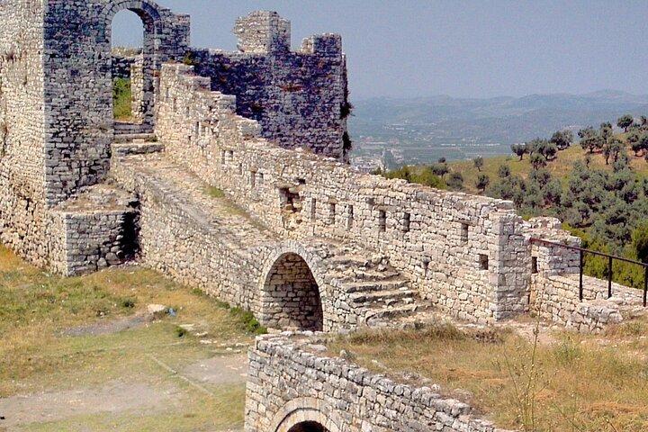 "Berat & Durres City, Belsh Lake - Excursion d'une journée au départ de Tirana"