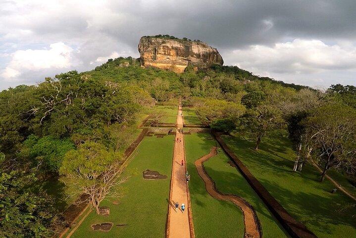 Sigiriya dagstur med elefantsafari & lunch i ett byhus