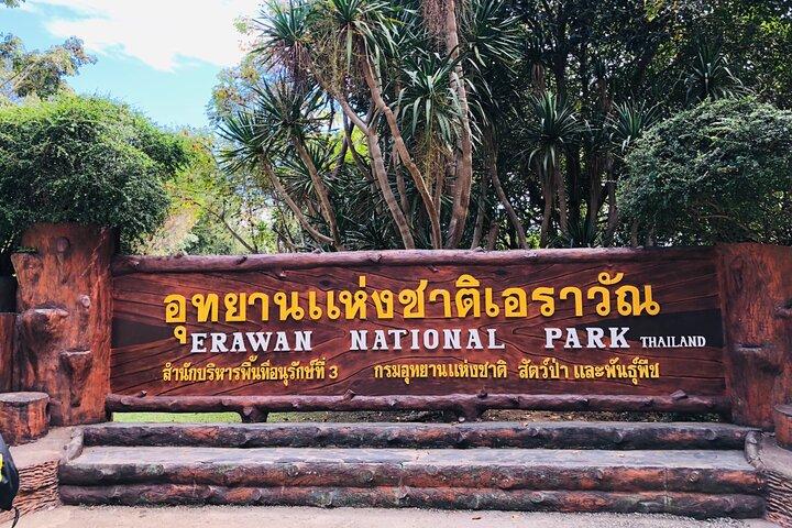 Erawan Wasserfall und River Kwai Bridge Tagestour von Bangkok