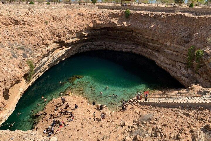 Privat 2-dages Wadi Shab og Bimmah Sinkhole Tour