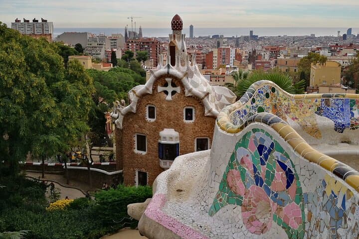 Barcelona Sagrada Familia and Guell Park drink and tapa
