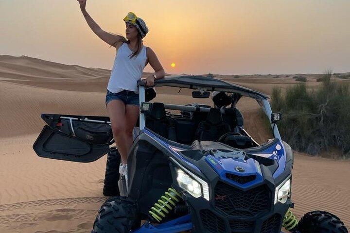 Avond woestijnsafari met Dune Buggy Ride & BBQ diner – gedeelde auto