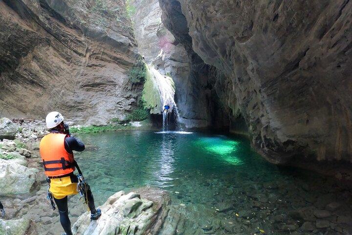 2-tägige Tour mit Canyoning und Abseilen zum Infiernillo Canyon