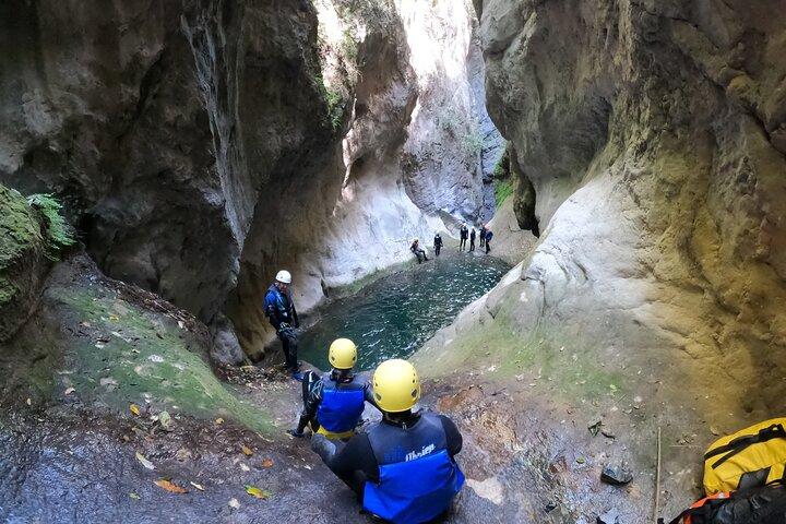 2-tägige Tour mit Canyoning und Abseilen zum Infiernillo Canyon