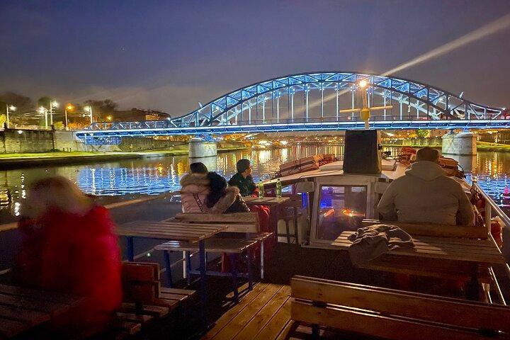 クラクフ: 夕暮れ時または夜漕ぎボート1時間の旅