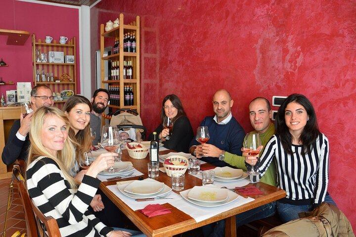キャンティ ワイナリーでのワイン 4 種類とオリーブ オイル 2 種類の試飲とツアー