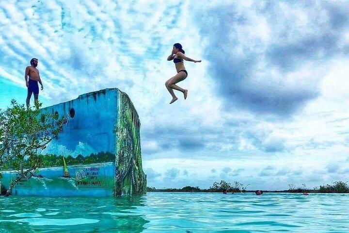 Wunderschöne Tour im Pontonboot über die Lagune Bacalar 7 Colors von Cancún
