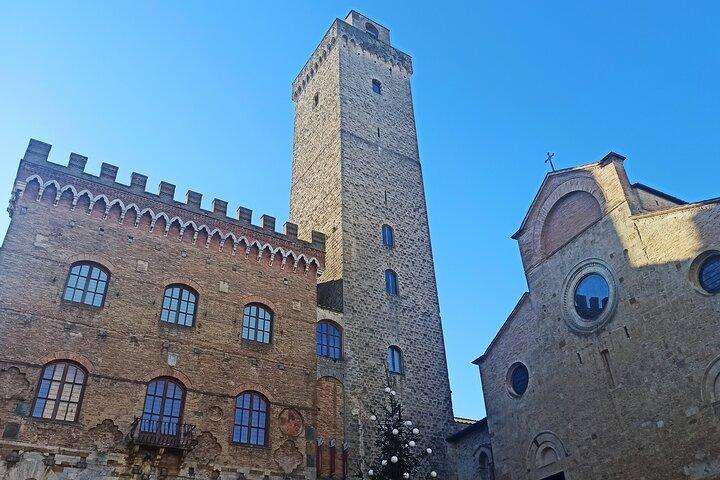 PRIVAT TUR: Heldag i Volterra og San Gimignano med vinsmagning