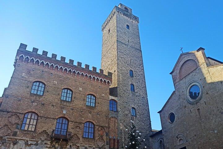 PRIVAT TUR: Heldags Volterra og San Gimignano med vinsmagning