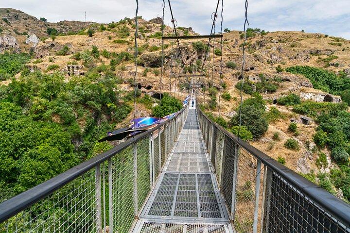 Gruppetur: Hin Areni Winery, Tatev (wayback på Ropeway), Khndzoresk Caves